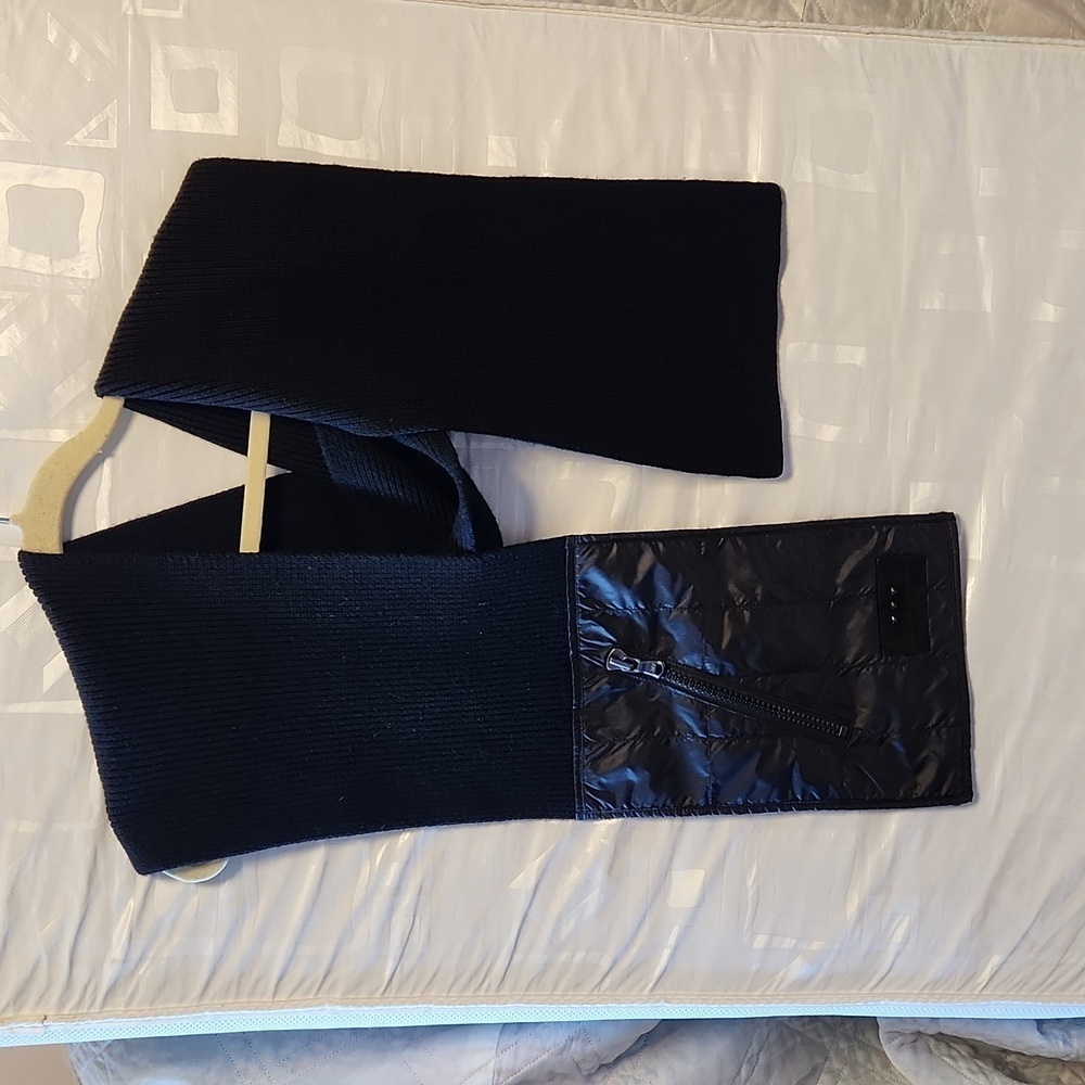 NWOT, John Varvatos mens scarf with nylon zip pocket 8"x64"